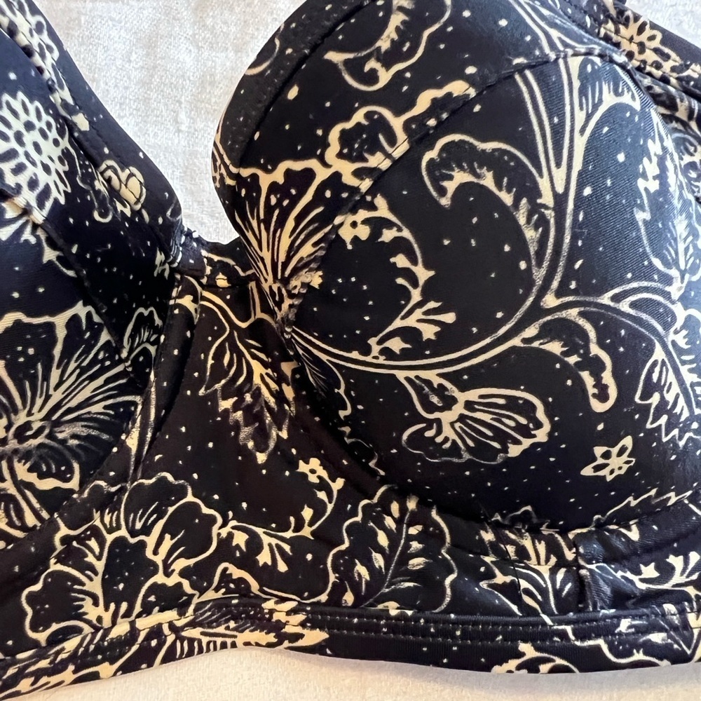 American Eagle Outfitters Black and Cream Bandeau Intimates. Size Med.